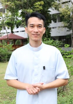 สามเณร John Duc Hoan Nguyen
