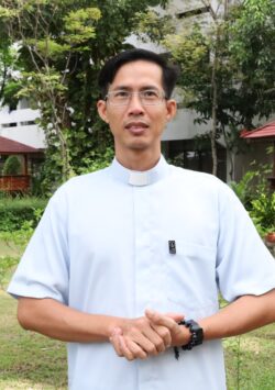 สามเณร Joseph Mai Hong Quang (มาย ห็อง กวาง)
